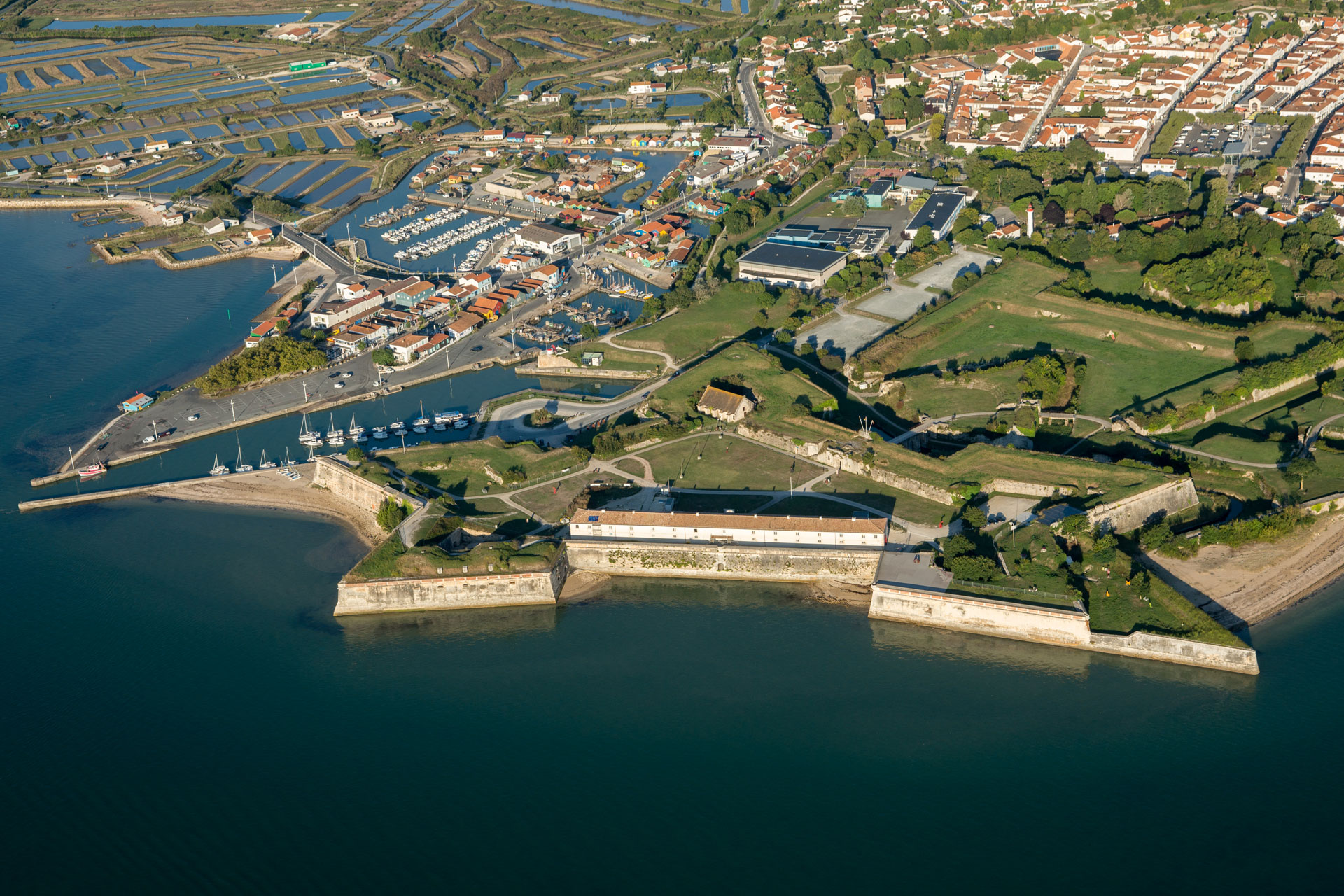 REMPARTS-DE-LA-CITADELLE.jpg