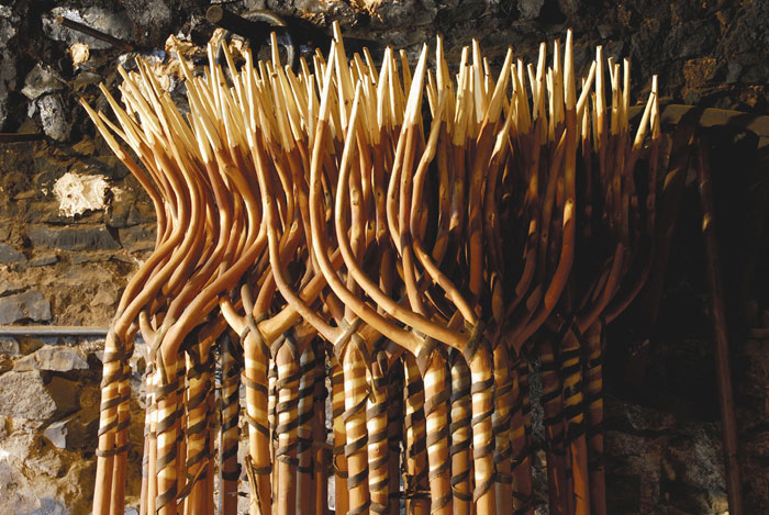Michaël Gstalder · Fabrication ancestrale de fourches en bois de micocoulier