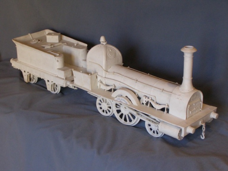 Martin Utre · Locomotive en porcelaine · Collection du Pôle de la porcelaine