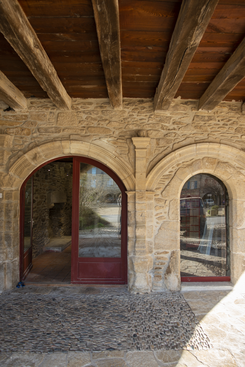 Local Place aux Arcades 12800 Sauveterre de Rouergue