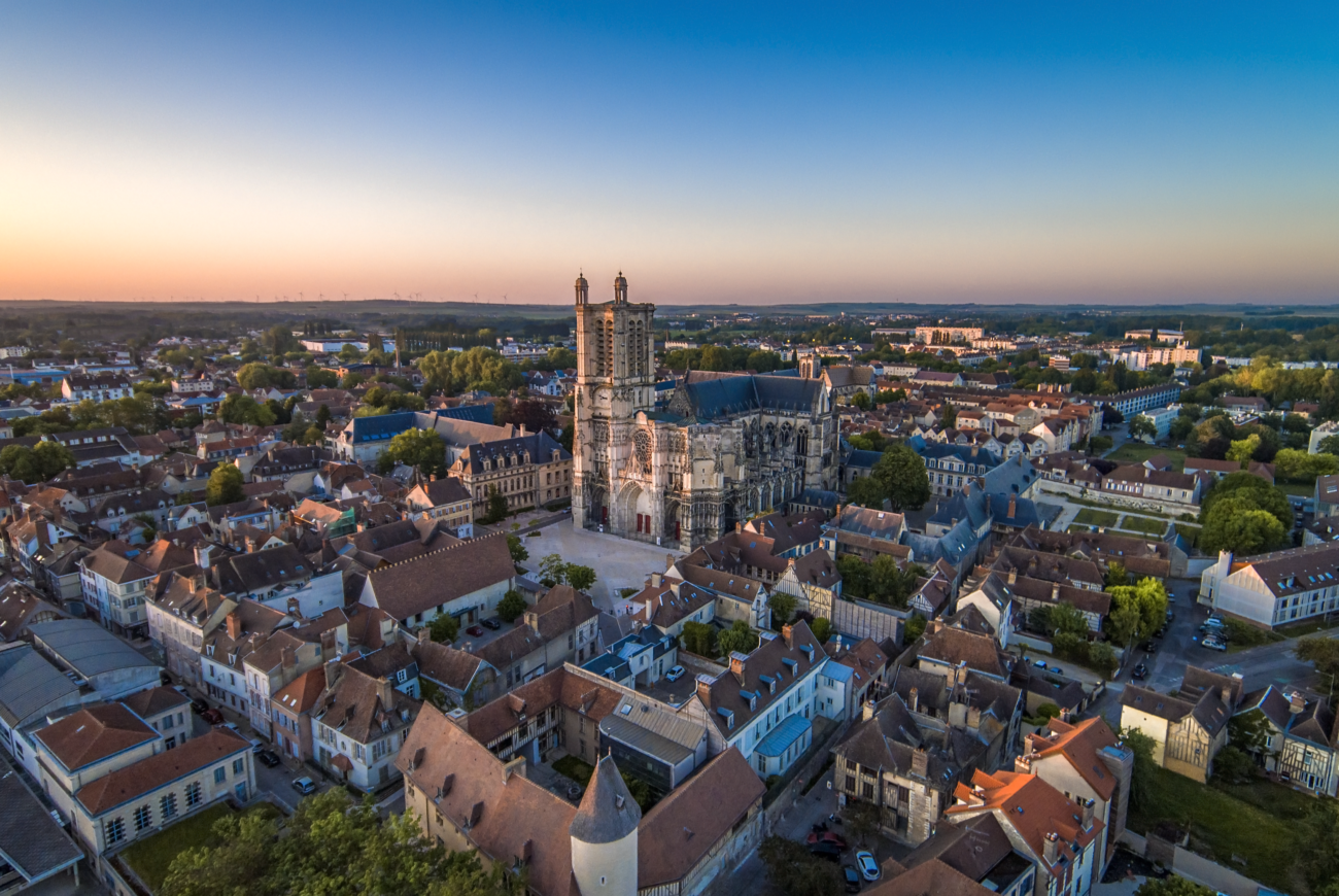 [Image: CATHEDRALE-COPYRIGHT_B.Cochard_VILLE-DE-...00x870.png]