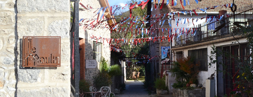 L'entrée du Moulin des Arts & de l'Artisanat · Arles sur Tech