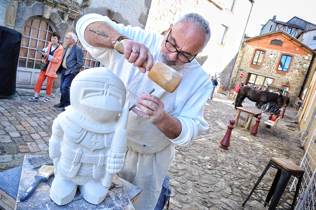 Jean-Claude Fernandez, sculpteur sur pierre © Pierre Lépinoux-Chambaud