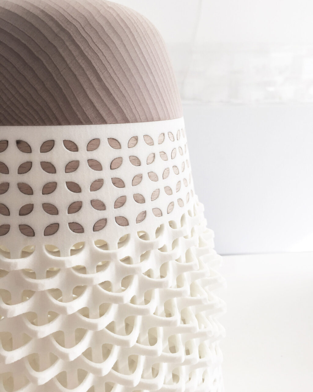 Line & Raphaël - Suspension Pétale, hêtre et nylon blanc imprimé en 3D