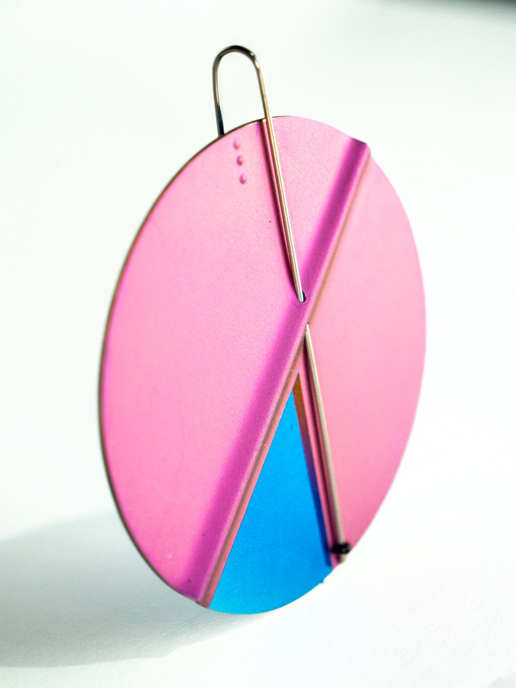 Broche, 1984 - titane - acier - nylon