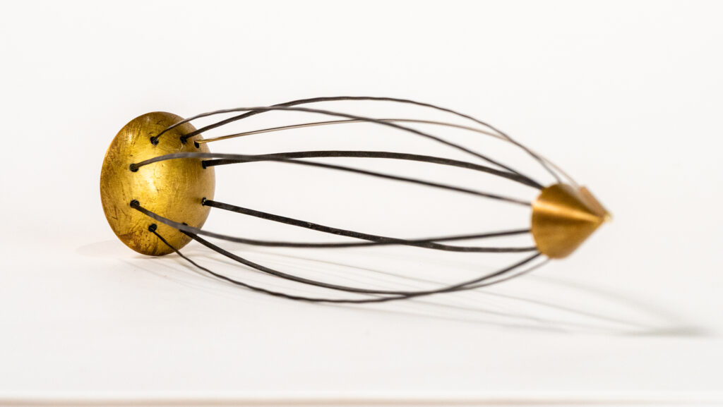 Broche Fuseau, 1992 - laiton - Fibre de carbone - acier