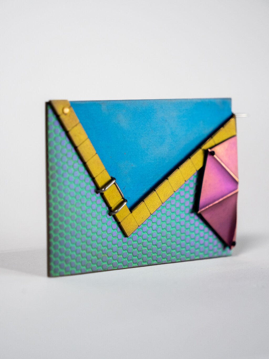 Broche - Piscine et parasol, 1983 - Titane niobium tantale inox