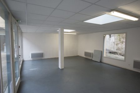 Local 44 m² • LOUÉ •