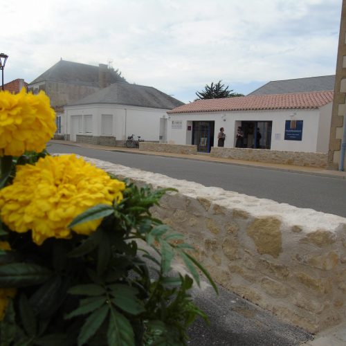 Local Espace boutique 26 m² + Atelier 20 m² + Remises 12 & 8 m²   . LOUÉ .